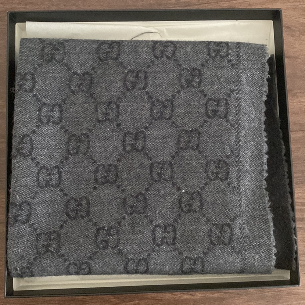 Like New Reversible Authentic Gucci Scarf with Tags